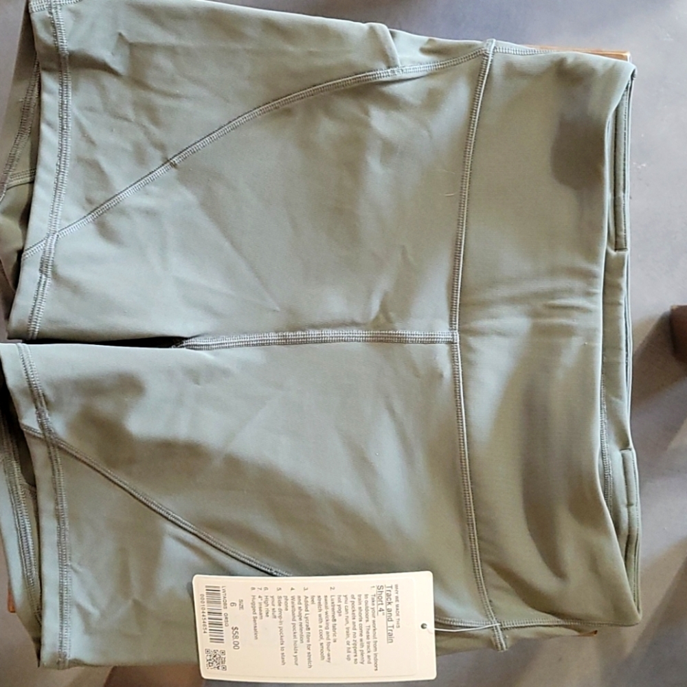 Lululemon track and train 4inch short, Size 6